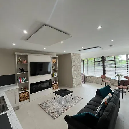 Oakdale Apartment Derrymore