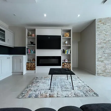Apartment Oakdale Derrymore
