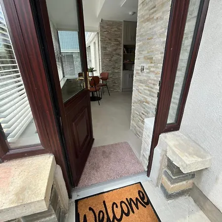 Apartment Oakdale