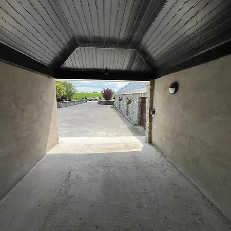 Oakdale * Derrymore